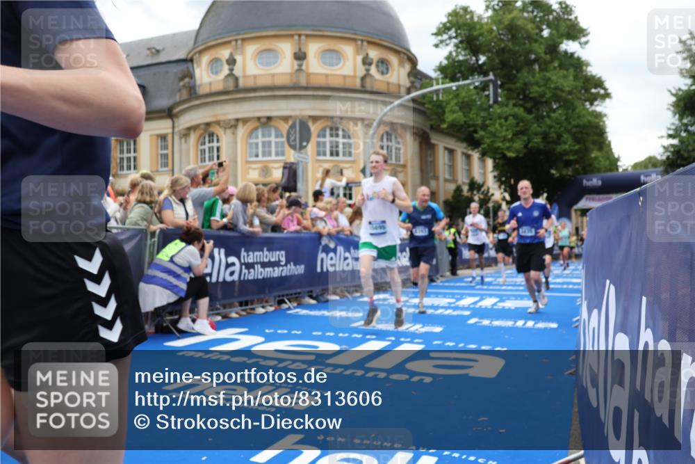 29.06.2025 - hella hamburg halbmarathon Strokosch-Dieckow http://msf.ph/oto/8313606 29.06.2025 10:57:28 Ziel 1239, 2236, 2652, 3435, 4502, 5015, 5134, 5457, 5458, 5728, 5926, 6272, 6281, 6302, 8393, 9727, 12144, 13245, 13394, 14571, 15695, 16093, 16830, 17160, 17758, 17828 meine-sportfotos.de