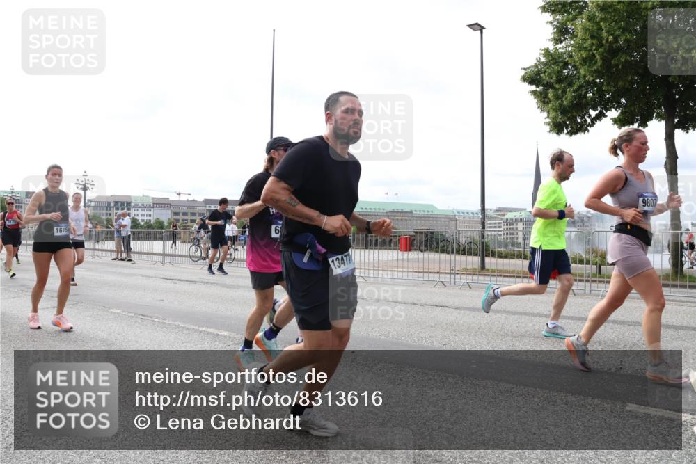 29.06.2025 - hella hamburg halbmarathon Lena Gebhardt http://msf.ph/oto/8313616 29.06.2025 10:22:11 Lombardsbrücke 3172, 1615, 68, 13477, 9807, 1003, 1158, 1187, 1191, 1250, 1294, 1419, 1598, 1668, 1958, 1963, 2009, 2022, 2063, 2172, 2315, 2351, 2353, 2514, 2529, 2744, 3050, 3108, 3172, 3457, 3458, 3606, 3768, 3910, 3946, 3995, 4046, 4113, 4114, 4131, 4289, 4366, 4556, 4559, 4829, 4970, 5079, 5641, 5838, 6030, 6048, 6049, 6303, 6307, 6347, 6475, 6676, 6805, 6820, 6881, 6977, 7075, 7162, 7672, 7794, 8431, 8511, 8715, 8855, 8860, 8884, 8954, 8959, 9002, 9062 meine-sportfotos.de