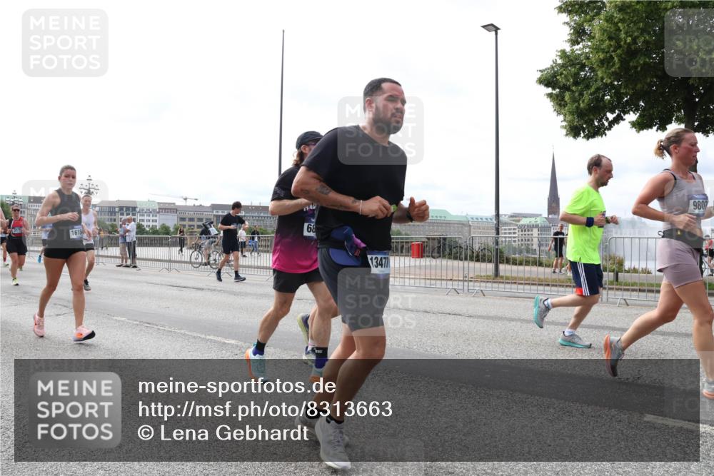 29.06.2025 - hella hamburg halbmarathon Lena Gebhardt http://msf.ph/oto/8313663 29.06.2025 10:22:11 Lombardsbrücke 3172, 1615, 68, 13477, 9807, 1003, 1158, 1187, 1191, 1250, 1294, 1419, 1598, 1668, 1958, 1963, 2009, 2022, 2063, 2172, 2315, 2351, 2353, 2514, 2529, 2744, 3050, 3108, 3172, 3457, 3458, 3606, 3768, 3910, 3946, 3995, 4046, 4113, 4114, 4131, 4289, 4366, 4556, 4559, 4829, 4970, 5079, 5641, 5838, 6030, 6048, 6049, 6303, 6307, 6347, 6475, 6676, 6805, 6820, 6881, 6977, 7075, 7162, 7672, 7794, 8431, 8511, 8715, 8855, 8860, 8884, 8954, 8959, 9002, 9062 meine-sportfotos.de