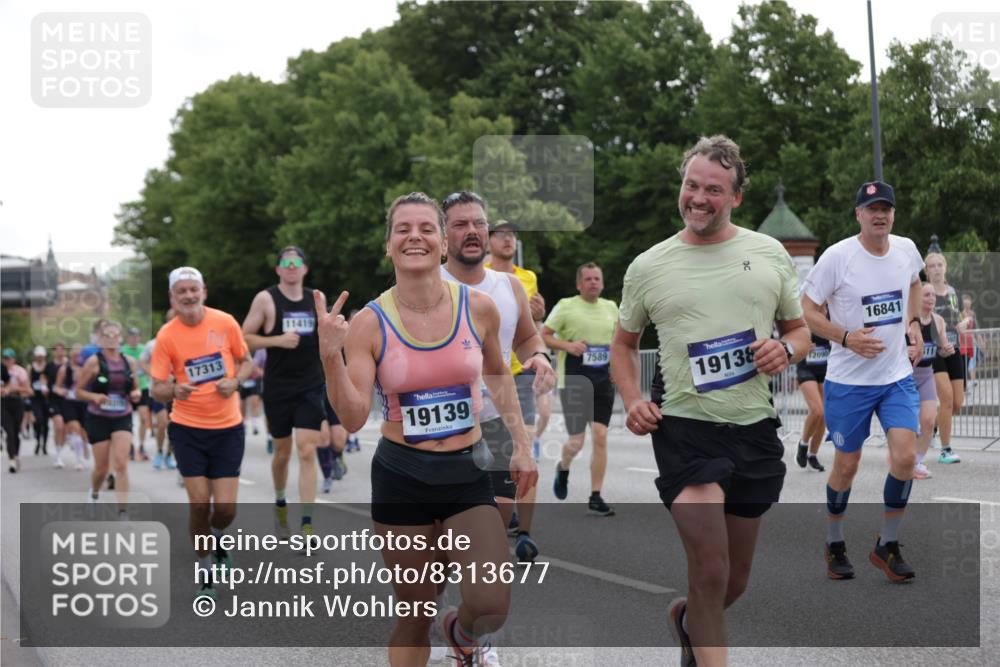29.06.2025 - hella hamburg halbmarathon Jannik Wohlers http://msf.ph/oto/8313677 29.06.2025 10:38:42 Lombardsbrücke 1451, 1760, 2524, 2534, 2571, 2574, 2893, 2998, 3307, 3745, 4257, 4320, 4410, 4523, 4659, 6062, 6112, 6611, 7341, 7506, 7589, 7815, 8243, 8457, 8783, 9420, 9446, 9974, 9977, 10001, 10072, 10315, 10516, 10696, 11201, 12090, 12092, 12410, 12745, 13060, 13922, 14856, 14956, 15262, 15765, 16335, 16388, 16841, 16883, 17313, 17368 meine-sportfotos.de