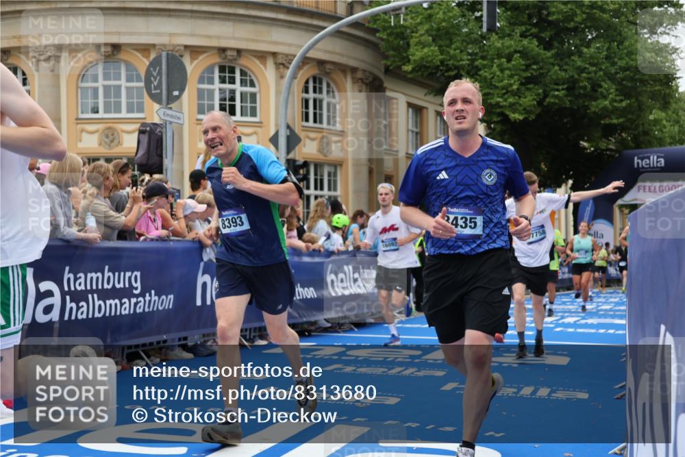 29.06.2025 - hella hamburg halbmarathon Strokosch-Dieckow http://msf.ph/oto/8313680 29.06.2025 10:57:29 Ziel 1239, 2236, 2652, 3435, 4502, 5015, 5134, 5457, 5458, 5728, 6281, 6302, 8393, 9727, 12144, 13245, 13394, 14571, 14951, 15695, 16093, 16830, 17160, 17758, 17769, 17828 meine-sportfotos.de