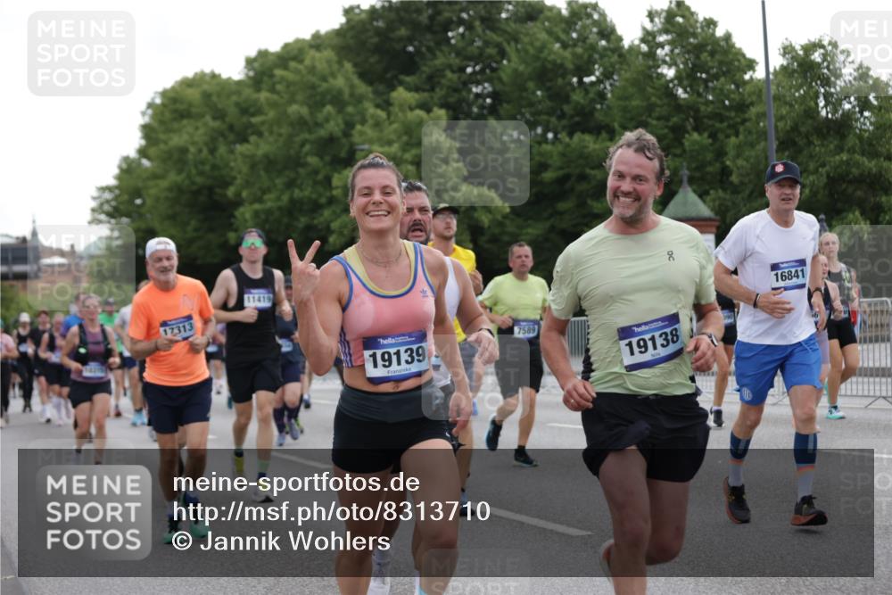 29.06.2025 - hella hamburg halbmarathon Jannik Wohlers http://msf.ph/oto/8313710 29.06.2025 10:38:43 Lombardsbrücke 1760, 2524, 2534, 2571, 2574, 2893, 2998, 3307, 3745, 4410, 4523, 4659, 6062, 6112, 6611, 7341, 7506, 7589, 7815, 8243, 8457, 8783, 9420, 9446, 9974, 9977, 10001, 10072, 10315, 10516, 10696, 11201, 12090, 12092, 12410, 12745, 13060, 13922, 14856, 14871, 14956, 15262, 15765, 16335, 16388, 16841, 16883, 17313, 17368, 17536 meine-sportfotos.de