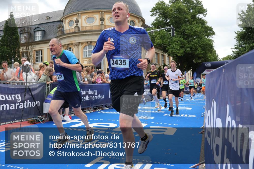 29.06.2025 - hella hamburg halbmarathon Strokosch-Dieckow http://msf.ph/oto/8313767 29.06.2025 10:57:29 Ziel 1239, 2236, 2652, 3435, 4502, 5015, 5134, 5457, 5458, 5728, 6281, 6302, 8393, 9727, 12144, 13245, 13394, 14571, 14951, 15695, 16093, 16830, 17160, 17758, 17769, 17828 meine-sportfotos.de