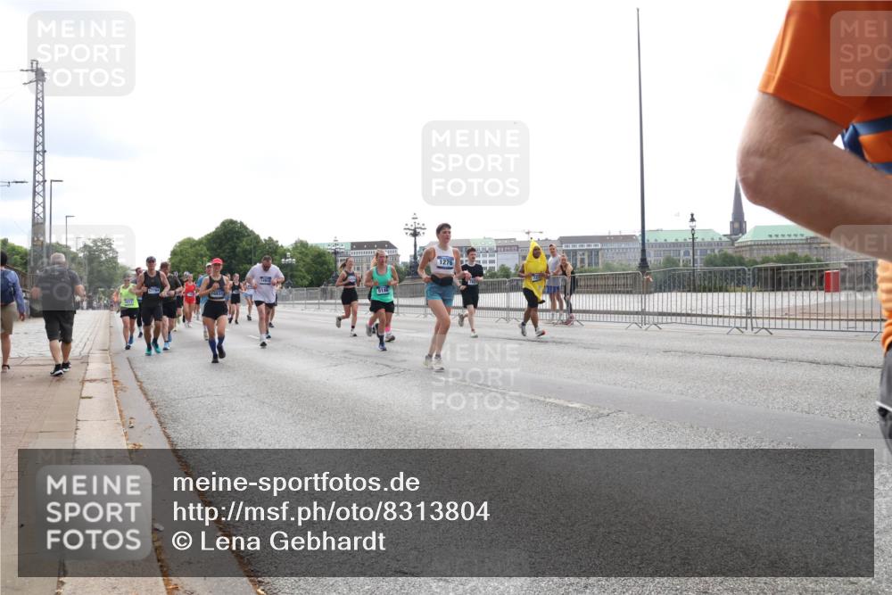 29.06.2025 - hella hamburg halbmarathon Lena Gebhardt http://msf.ph/oto/8313804 29.06.2025 10:37:22 Lombardsbrücke 16831, 5146, 1276, 1022, 1253, 1276, 1337, 1339, 1488, 1490, 1597, 1819, 1954, 2016, 2031, 2072, 2104, 2199, 2272, 2480, 2486, 2640, 3127, 3165, 3633, 3714, 4097, 4347, 4733, 5146, 5171, 5186, 5224, 5538, 5560, 5640, 5786, 5790, 5940, 6172, 6584, 6804, 6821, 6955, 7085, 7124, 7202, 7235, 7544, 7707, 7777, 7823, 8007, 8257, 8258, 8315, 8758, 8811, 8843, 9054, 9055, 9524, 10506, 12123, 12472, 12824, 16680 meine-sportfotos.de