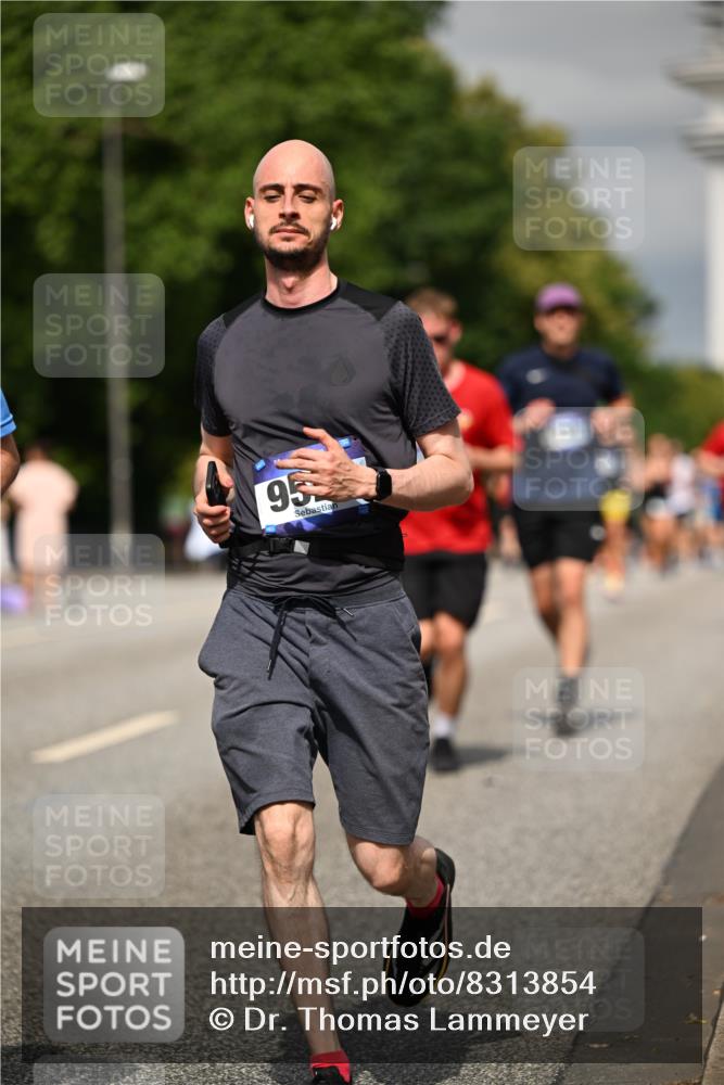 29.06.2025 - hella hamburg halbmarathon Dr. Thomas Lammeyer http://msf.ph/oto/8313854 29.06.2025 10:17:10 Kennedybrücke 1007, 1328, 1859, 2961, 3218, 3729, 4187, 4554, 4950, 5597, 5598, 6026, 7346, 8115, 8279, 8913, 9128, 9527, 10581 meine-sportfotos.de