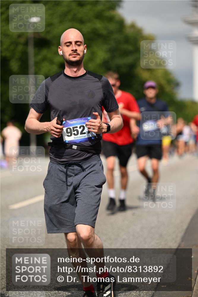 29.06.2025 - hella hamburg halbmarathon Dr. Thomas Lammeyer http://msf.ph/oto/8313892 29.06.2025 10:17:10 Kennedybrücke 1007, 1328, 1859, 2961, 3218, 3729, 4187, 4554, 4950, 5597, 5598, 6026, 7346, 8115, 8279, 8913, 9128, 9527, 10581 meine-sportfotos.de