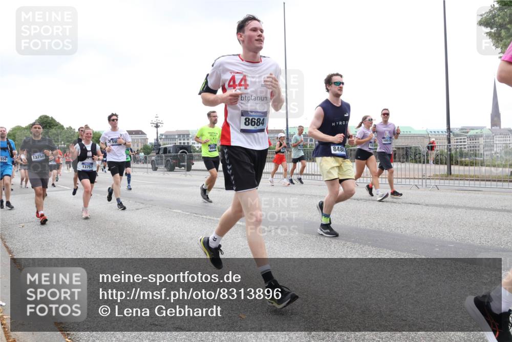 29.06.2025 - hella hamburg halbmarathon Lena Gebhardt http://msf.ph/oto/8313896 29.06.2025 10:47:04 Lombardsbrücke 556, 13756, 9190, 13757, 59, 9949, 144, 8684, 8486, 105, 10515, 1073, 1185, 1286, 1363, 1371, 1375, 1463, 1523, 1593, 1607, 1704, 1720, 1961, 1999, 2162, 2211, 2320, 2327, 2537, 2555, 2556, 2665, 2981, 3277, 3406, 3407, 3734, 3823, 4184, 4202, 4239, 4296, 4342, 4483, 4604, 4806, 4895, 5111, 5114, 5700, 5796, 5953, 6485, 6496, 6740, 6879, 7073, 7412, 7430, 7431, 7630, 7631, 7827, 8105, 8131, 8477, 8486, 8553, 8684, 8706, 8915, 8967, 9018, 9691, 16882, 16987 meine-sportfotos.de