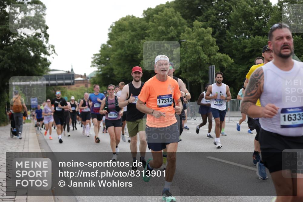 29.06.2025 - hella hamburg halbmarathon Jannik Wohlers http://msf.ph/oto/8313901 29.06.2025 10:38:44 Lombardsbrücke 1760, 2092, 2524, 2534, 2571, 2574, 2843, 2893, 2998, 3727, 3745, 4410, 4523, 4659, 4882, 6062, 6112, 6611, 7341, 7506, 7589, 7815, 8243, 8457, 8783, 9420, 9446, 9974, 9977, 10001, 10072, 10315, 10516, 10696, 11201, 11313, 11533, 12090, 12092, 12391, 12410, 12745, 13060, 13922, 14856, 14871, 14956, 15262, 15765, 16335, 16388, 16841, 16883, 17313, 17368, 17536 meine-sportfotos.de