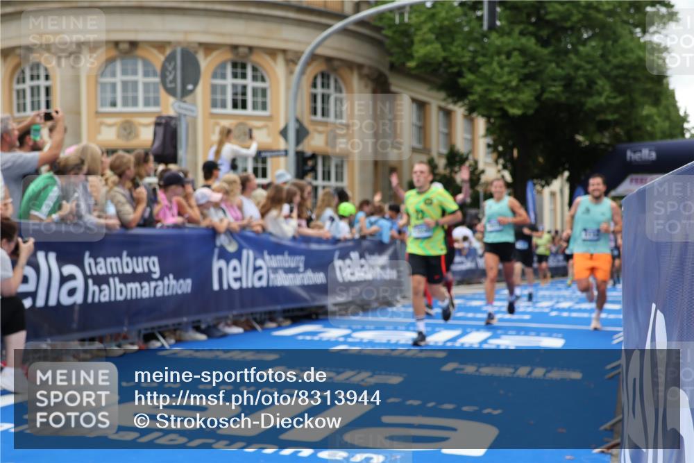 29.06.2025 - hella hamburg halbmarathon Strokosch-Dieckow http://msf.ph/oto/8313944 29.06.2025 10:57:31 Ziel 1239, 2236, 2606, 2652, 3435, 4502, 5015, 5134, 5457, 5458, 5728, 6281, 6302, 8393, 9727, 12144, 13245, 13394, 14571, 14951, 15220, 15695, 16093, 17758, 17769, 17814, 17828 meine-sportfotos.de