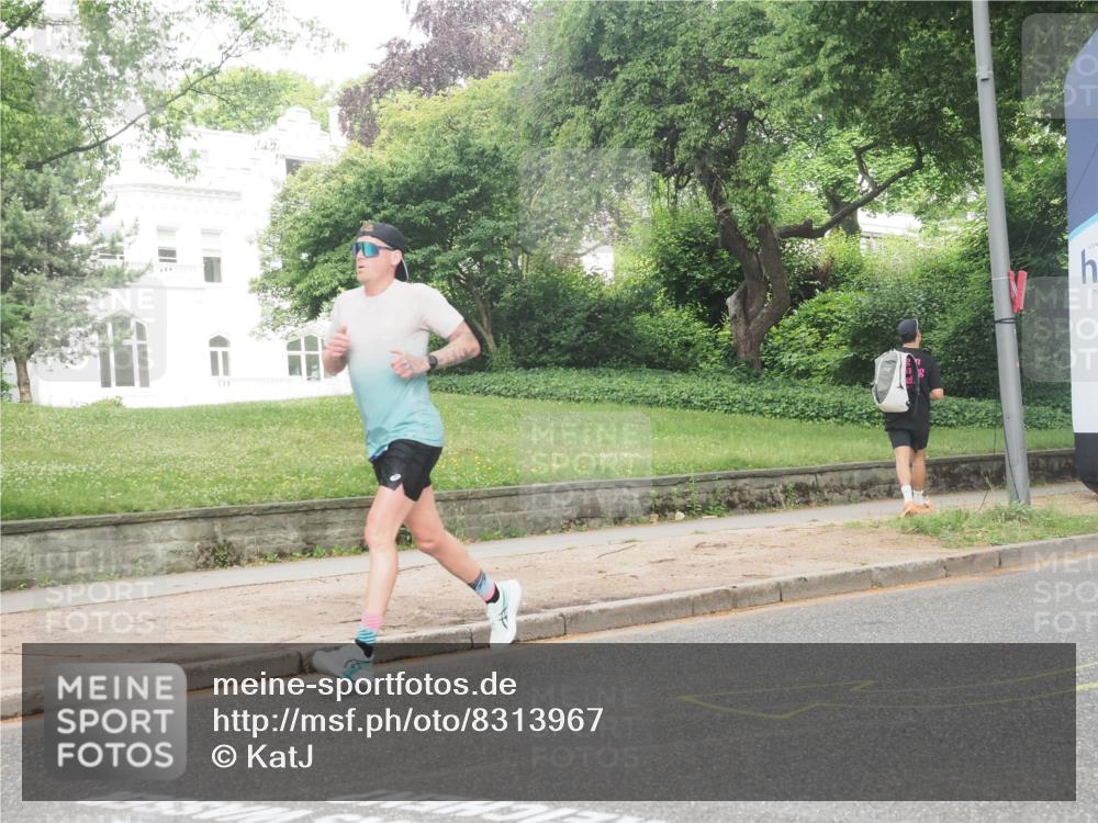 29.06.2025 - hella hamburg halbmarathon KatJ http://msf.ph/oto/8313967 29.06.2025 10:15:38 Zwischen KM18-KM19 1271 meine-sportfotos.de