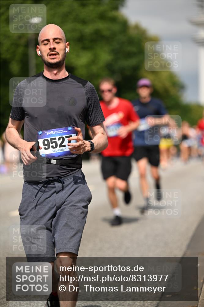 29.06.2025 - hella hamburg halbmarathon Dr. Thomas Lammeyer http://msf.ph/oto/8313977 29.06.2025 10:17:11 Kennedybrücke 1007, 1328, 1859, 2961, 3218, 3729, 4187, 4554, 4950, 5597, 5598, 6026, 7346, 8115, 8279, 8913, 9128, 9527, 10581 meine-sportfotos.de