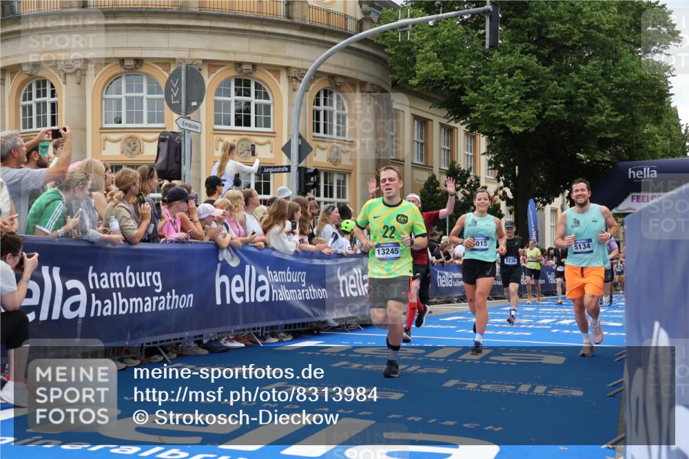 29.06.2025 - hella hamburg halbmarathon Strokosch-Dieckow http://msf.ph/oto/8313984 29.06.2025 10:57:32 Ziel 1239, 2236, 2606, 2652, 3435, 4502, 5015, 5134, 5457, 5458, 5728, 6281, 6302, 8393, 12144, 13245, 13394, 14571, 14951, 15217, 15220, 15695, 16093, 17758, 17769, 17814, 17828, 18388 meine-sportfotos.de