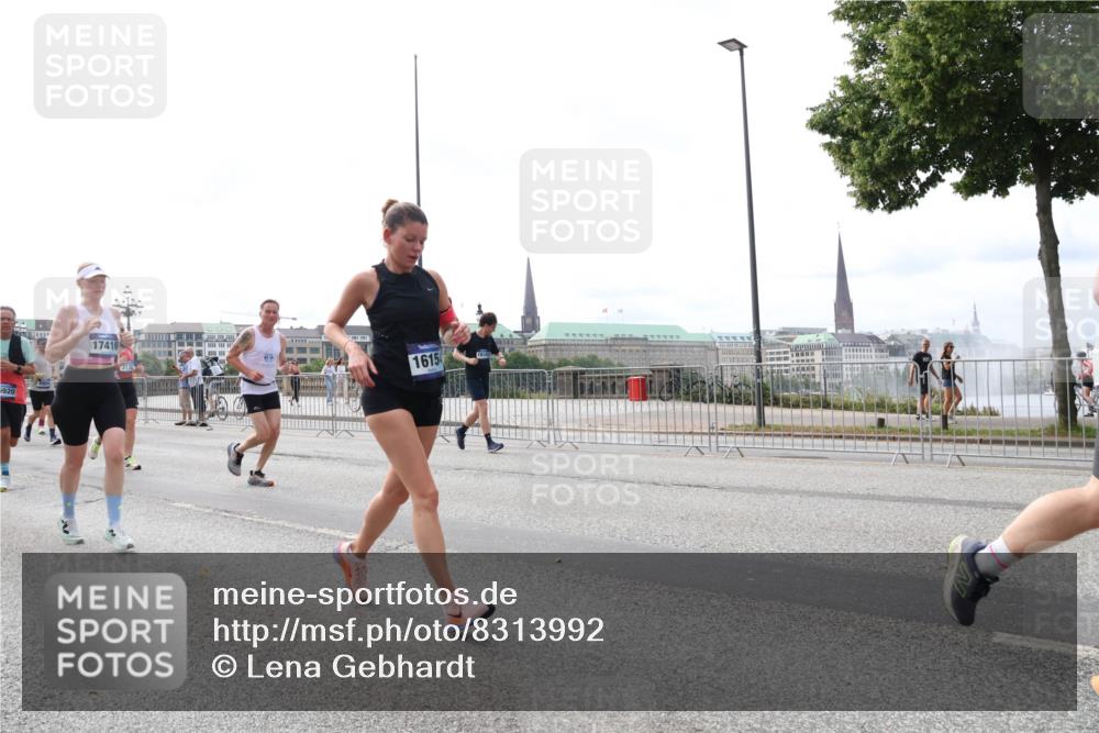29.06.2025 - hella hamburg halbmarathon Lena Gebhardt http://msf.ph/oto/8313992 29.06.2025 10:22:12 Lombardsbrücke 920, 17416, 1615, 1003, 1158, 1187, 1191, 1250, 1294, 1419, 1598, 1958, 1963, 2009, 2022, 2063, 2172, 2315, 2351, 2353, 2514, 2529, 2744, 3050, 3108, 3172, 3457, 3458, 3606, 3768, 3910, 3946, 3995, 4046, 4113, 4114, 4131, 4289, 4366, 4556, 4559, 4829, 4970, 5079, 5641, 5838, 6030, 6048, 6049, 6303, 6307, 6347, 6475, 6676, 6805, 6820, 6881, 6977, 7075, 7097, 7162, 7672, 7794, 8431, 8511, 8715, 8855, 8860, 8884, 8954, 8959, 9002, 9062 meine-sportfotos.de