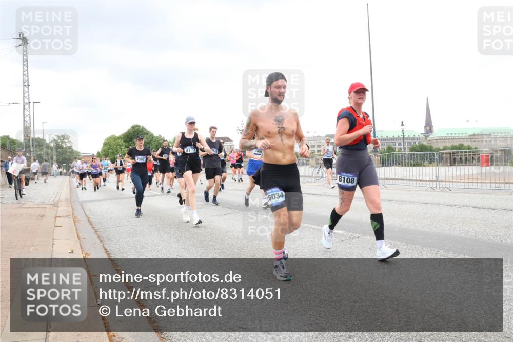 29.06.2025 - hella hamburg halbmarathon Lena Gebhardt http://msf.ph/oto/8314051 29.06.2025 10:56:41 Lombardsbrücke 7307, 4773, 2, 43, 16034, 8108, 1047, 1113, 1207, 2143, 2307, 2887, 2915, 2932, 2991, 3257, 3348, 3387, 3418, 3438, 3516, 3517, 3520, 3614, 3675, 3676, 3953, 3987, 4083, 4094, 4118, 4773, 5237, 5438, 5589, 5693, 5757, 5911, 5944, 6284, 6348, 6349, 6690, 7025, 7028, 7090, 7307, 7381, 7416, 7417, 7711, 8108, 8150, 8197, 8517, 8606, 8766, 8939, 8943, 9172, 9210, 9383, 9910, 9948, 9953, 10555, 10569, 10571, 10740, 10784 meine-sportfotos.de