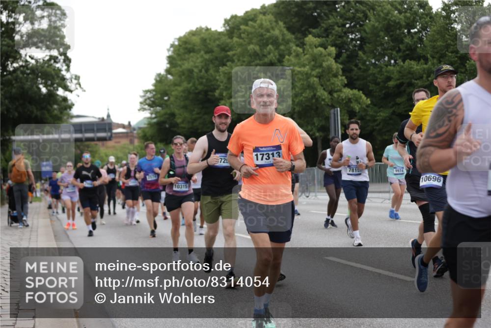 29.06.2025 - hella hamburg halbmarathon Jannik Wohlers http://msf.ph/oto/8314054 29.06.2025 10:38:44 Lombardsbrücke 1760, 2092, 2524, 2534, 2571, 2574, 2843, 2893, 2998, 3727, 3745, 4410, 4523, 4659, 4882, 6062, 6112, 6611, 7341, 7506, 7589, 7815, 8243, 8457, 8783, 9420, 9446, 9974, 9977, 10001, 10072, 10315, 10516, 10696, 11201, 11313, 11533, 12090, 12092, 12391, 12410, 12745, 13060, 13922, 14856, 14871, 14956, 15262, 15765, 16335, 16388, 16841, 16883, 17313, 17368, 17536 meine-sportfotos.de