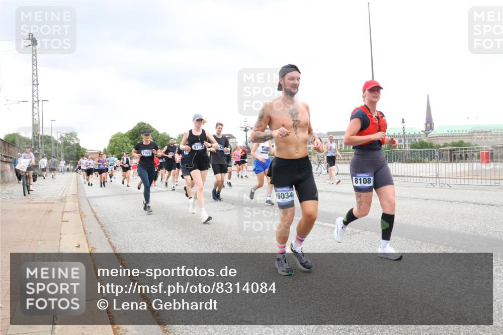 29.06.2025 - hella hamburg halbmarathon Lena Gebhardt http://msf.ph/oto/8314084 29.06.2025 10:56:41 Lombardsbrücke 4773, 10569, 7307, 16034, 8108, 1047, 1113, 1207, 2143, 2307, 2887, 2915, 2932, 2991, 3257, 3348, 3387, 3418, 3438, 3516, 3517, 3520, 3614, 3675, 3676, 3953, 3987, 4083, 4094, 4118, 4773, 5237, 5438, 5589, 5693, 5757, 5911, 5944, 6284, 6348, 6349, 6690, 7025, 7028, 7090, 7307, 7381, 7416, 7417, 7711, 8108, 8150, 8197, 8517, 8606, 8766, 8939, 8943, 9172, 9210, 9383, 9910, 9948, 9953, 10555, 10569, 10571, 10740, 10784 meine-sportfotos.de