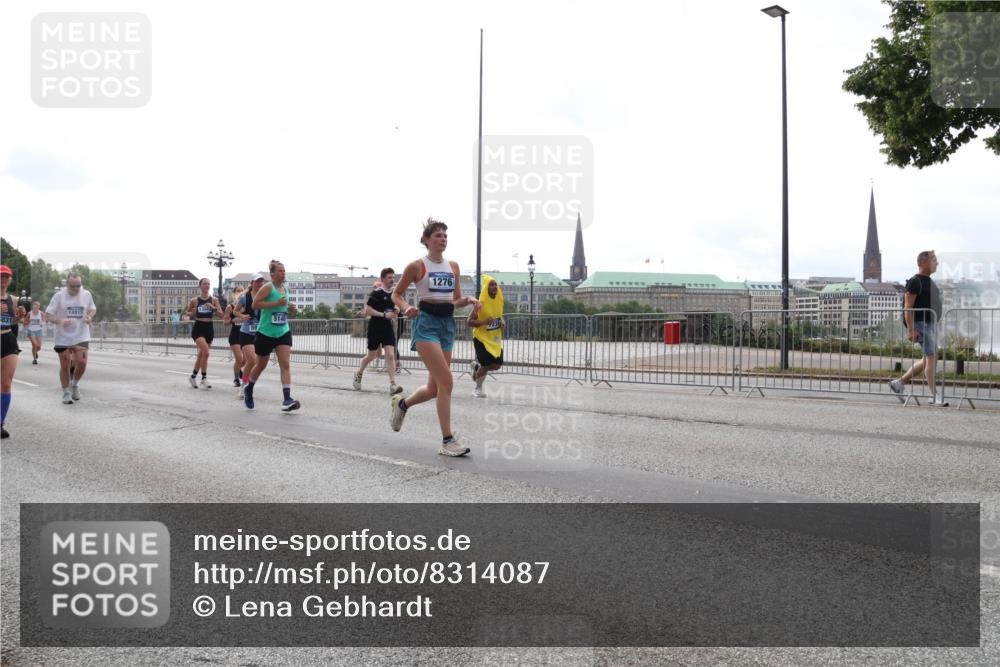 29.06.2025 - hella hamburg halbmarathon Lena Gebhardt http://msf.ph/oto/8314087 29.06.2025 10:37:23 Lombardsbrücke 14915, 6831, 5146, 1276, 1022, 1276, 1337, 1339, 1488, 1490, 1597, 1819, 2016, 2031, 2072, 2104, 2199, 2272, 2480, 2486, 2640, 3127, 3165, 3633, 3714, 4097, 4347, 4733, 5146, 5171, 5186, 5224, 5538, 5560, 5640, 5786, 5790, 5875, 5940, 6172, 6584, 6804, 6821, 6955, 7085, 7124, 7202, 7235, 7544, 7707, 7777, 7823, 8007, 8257, 8258, 8315, 8758, 8811, 8843, 9054, 9055, 9524, 10506, 12123, 12472, 12824, 16680, 17798 meine-sportfotos.de