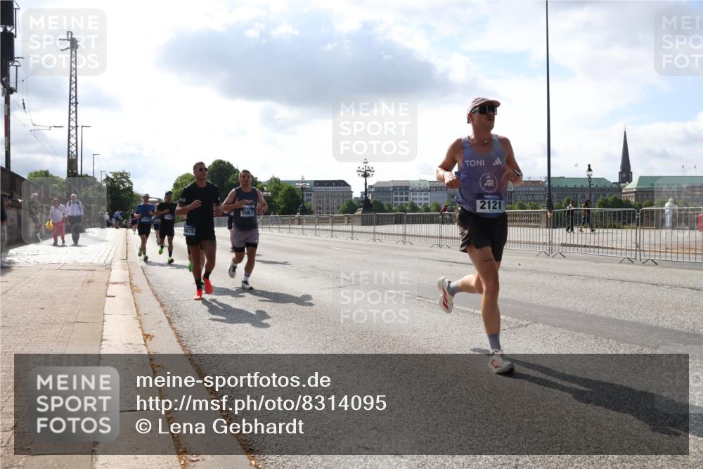 29.06.2025 - hella hamburg halbmarathon Lena Gebhardt http://msf.ph/oto/8314095 29.06.2025 09:47:20 Lombardsbrücke 6075, 5961, 2121, 1002, 1053, 1217, 1396, 1407, 1411, 1577, 1910, 1959, 2121, 2228, 2404, 2563, 2774, 2836, 2851, 3005, 3783, 3790, 3935, 4246, 4740, 5193, 5660, 5923, 5961, 6032, 6305, 6473, 6915, 7080, 7622, 7831, 7867, 7972, 8323, 8366, 8395, 9171, 9376, 9508, 9519, 10771, 11055, 11370, 11806, 11898, 12137, 12204, 12704, 12751, 13029, 13148, 13729, 13771, 13972, 13991, 14069, 14385, 14459, 16123, 17154, 18419 meine-sportfotos.de