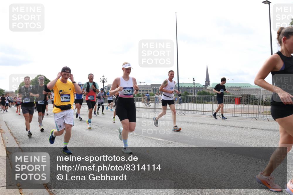 29.06.2025 - hella hamburg halbmarathon Lena Gebhardt http://msf.ph/oto/8314114 29.06.2025 10:22:12 Lombardsbrücke 3768, 17944, 16920, 18661, 17416, 1003, 1158, 1187, 1191, 1250, 1294, 1419, 1598, 1958, 1963, 2009, 2022, 2063, 2172, 2315, 2351, 2353, 2514, 2529, 2744, 3050, 3108, 3172, 3457, 3458, 3606, 3768, 3910, 3946, 3995, 4046, 4113, 4114, 4131, 4289, 4366, 4556, 4559, 4829, 4970, 5079, 5641, 5838, 6030, 6048, 6049, 6303, 6307, 6347, 6475, 6676, 6805, 6820, 6881, 6977, 7075, 7097, 7162, 7672, 7794, 8431, 8511, 8715, 8855, 8860, 8884, 8954, 8959, 9002, 9062 meine-sportfotos.de