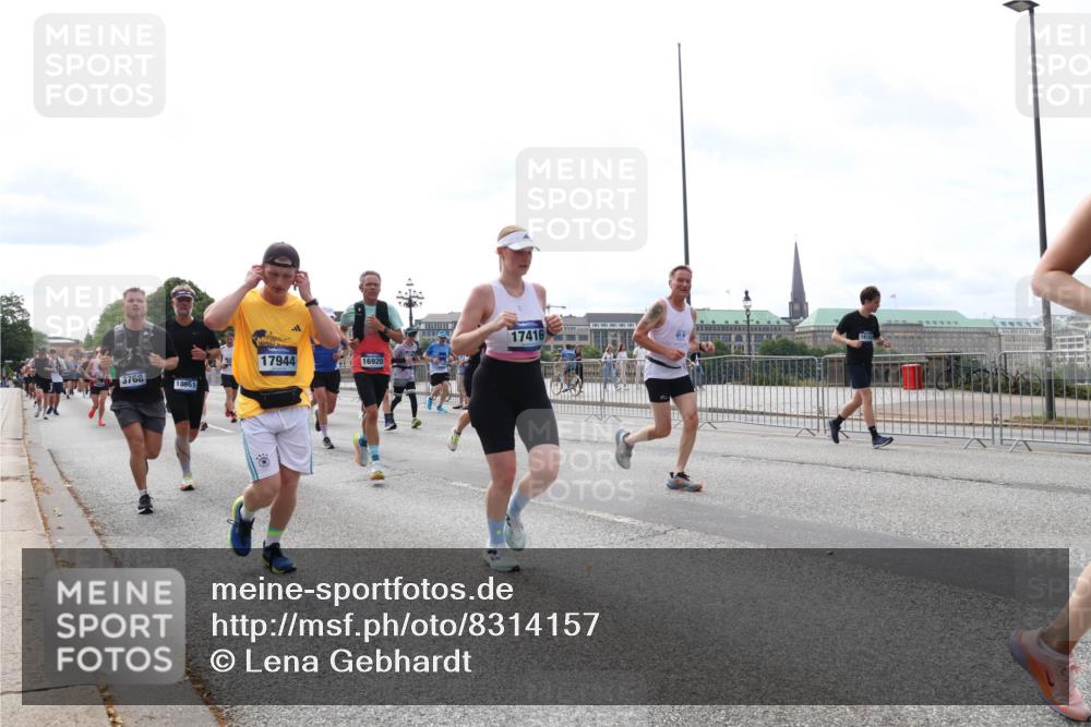 29.06.2025 - hella hamburg halbmarathon Lena Gebhardt http://msf.ph/oto/8314157 29.06.2025 10:22:13 Lombardsbrücke 3768, 18661, 17944, 16920, 17416, 1003, 1158, 1187, 1191, 1250, 1294, 1419, 1598, 1958, 1963, 2009, 2022, 2063, 2172, 2315, 2351, 2353, 2514, 2529, 2744, 3050, 3108, 3172, 3457, 3458, 3511, 3606, 3768, 3910, 3946, 3995, 4046, 4113, 4114, 4131, 4289, 4366, 4556, 4559, 4829, 4969, 4970, 5079, 5641, 5838, 6030, 6048, 6049, 6303, 6307, 6347, 6475, 6676, 6805, 6820, 6826, 6881, 6977, 7075, 7097, 7162, 7672, 7794, 8431, 8511, 8715, 8855, 8860, 8884, 8954, 8959, 9002, 9062 meine-sportfotos.de