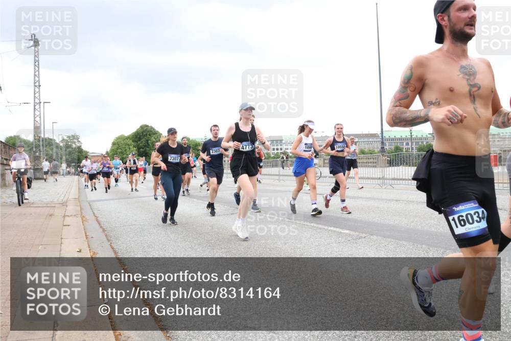 29.06.2025 - hella hamburg halbmarathon Lena Gebhardt http://msf.ph/oto/8314164 29.06.2025 10:56:42 Lombardsbrücke 7307, 2307, 4773, 10569, 10555, 16034, 1047, 1113, 1207, 2143, 2307, 2887, 2915, 2932, 2991, 3257, 3348, 3387, 3418, 3438, 3516, 3517, 3520, 3614, 3675, 3676, 3953, 3987, 4083, 4094, 4118, 4773, 5237, 5438, 5589, 5693, 5757, 5911, 5944, 6284, 6348, 6349, 6690, 7090, 7307, 7381, 7416, 7417, 7711, 8108, 8150, 8197, 8517, 8606, 8766, 8939, 8943, 9172, 9210, 9383, 9910, 9948, 9953, 10555, 10569, 10571, 10740, 10784 meine-sportfotos.de