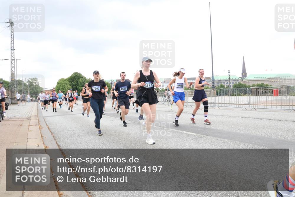 29.06.2025 - hella hamburg halbmarathon Lena Gebhardt http://msf.ph/oto/8314197 29.06.2025 10:56:42 Lombardsbrücke 4773, 10569, 7307, 2307, 1047, 1113, 1207, 2143, 2307, 2887, 2915, 2932, 2991, 3257, 3348, 3387, 3418, 3438, 3516, 3517, 3520, 3614, 3675, 3676, 3953, 3987, 4083, 4094, 4118, 4773, 5237, 5438, 5589, 5693, 5757, 5911, 5944, 6284, 6348, 6349, 6690, 7090, 7307, 7381, 7416, 7417, 7711, 8108, 8150, 8197, 8517, 8606, 8766, 8939, 8943, 9172, 9210, 9383, 9910, 9948, 9953, 10555, 10569, 10571, 10740, 10784 meine-sportfotos.de