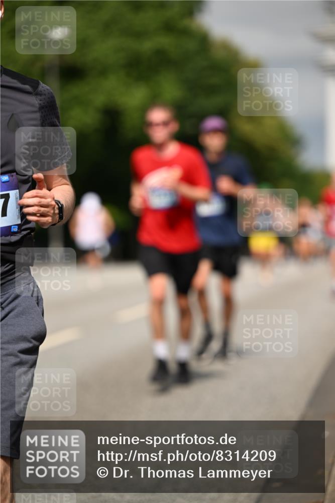 29.06.2025 - hella hamburg halbmarathon Dr. Thomas Lammeyer http://msf.ph/oto/8314209 29.06.2025 10:17:11 Kennedybrücke 1007, 1328, 1859, 2961, 3218, 3729, 4187, 4554, 4950, 5597, 5598, 6026, 7346, 8115, 8279, 8913, 9128, 9527, 10581 meine-sportfotos.de