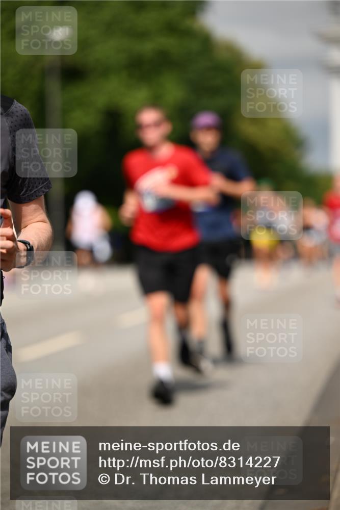 29.06.2025 - hella hamburg halbmarathon Dr. Thomas Lammeyer http://msf.ph/oto/8314227 29.06.2025 10:17:11 Kennedybrücke 1007, 1328, 1859, 2961, 3218, 3729, 4187, 4554, 4950, 5597, 5598, 6026, 7346, 8115, 8279, 8913, 9128, 9527, 10581 meine-sportfotos.de