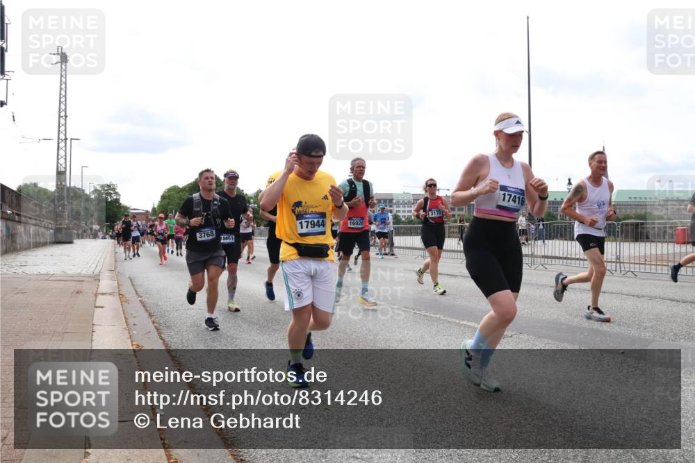29.06.2025 - hella hamburg halbmarathon Lena Gebhardt http://msf.ph/oto/8314246 29.06.2025 10:22:13 Lombardsbrücke 3768, 18661, 17944, 16920, 3172, 17416, 1003, 1158, 1187, 1191, 1250, 1294, 1419, 1598, 1958, 1963, 2009, 2022, 2063, 2172, 2315, 2351, 2353, 2514, 2529, 2744, 3050, 3108, 3172, 3457, 3458, 3511, 3606, 3768, 3910, 3946, 3995, 4046, 4113, 4114, 4131, 4289, 4366, 4556, 4559, 4829, 4969, 4970, 5079, 5641, 5838, 6030, 6048, 6049, 6303, 6307, 6347, 6475, 6676, 6805, 6820, 6826, 6881, 6977, 7075, 7097, 7162, 7672, 7794, 8431, 8511, 8715, 8855, 8860, 8884, 8954, 8959, 9002, 9062 meine-sportfotos.de