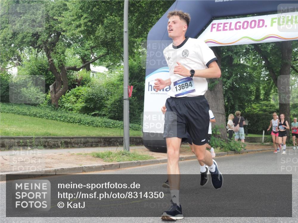29.06.2025 - hella hamburg halbmarathon KatJ http://msf.ph/oto/8314350 29.06.2025 10:45:09 Zwischen KM18-KM19 2606 meine-sportfotos.de