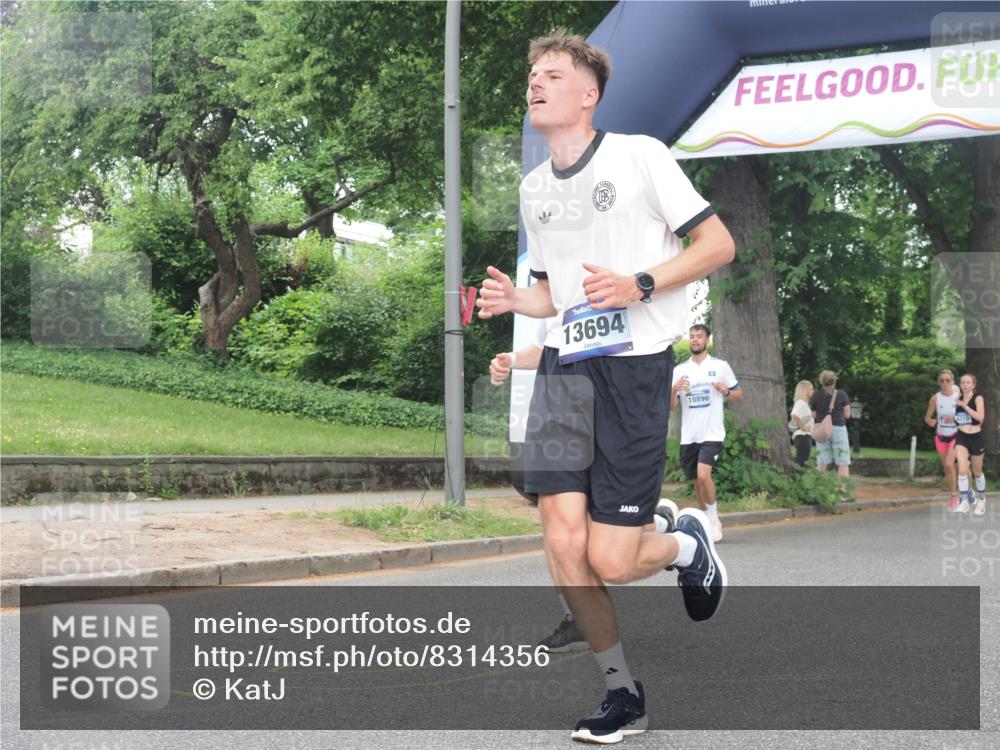 29.06.2025 - hella hamburg halbmarathon KatJ http://msf.ph/oto/8314356 29.06.2025 10:45:09 Zwischen KM18-KM19 2606 meine-sportfotos.de