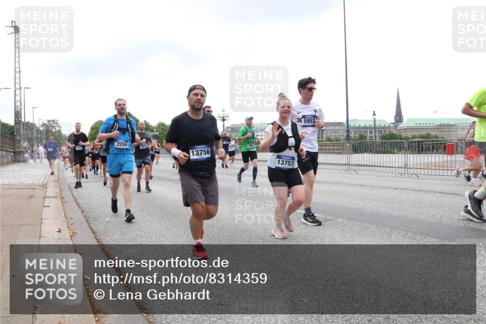 29.06.2025 - hella hamburg halbmarathon Lena Gebhardt http://msf.ph/oto/8314359 29.06.2025 10:47:06 Lombardsbrücke 7412, 2556, 9691, 13756, 13757, 5953, 1073, 1185, 1286, 1363, 1371, 1375, 1463, 1523, 1593, 1607, 1704, 1720, 1961, 1999, 2162, 2211, 2320, 2327, 2537, 2555, 2556, 2665, 2981, 3277, 3406, 3407, 3734, 3823, 4184, 4202, 4239, 4296, 4325, 4342, 4483, 4806, 4895, 5111, 5114, 5700, 5796, 5953, 6485, 6496, 6740, 6879, 6995, 7073, 7412, 7430, 7431, 7630, 7631, 7827, 8105, 8131, 8477, 8486, 8553, 8684, 8706, 8915, 8953, 8967, 9018, 16987 meine-sportfotos.de