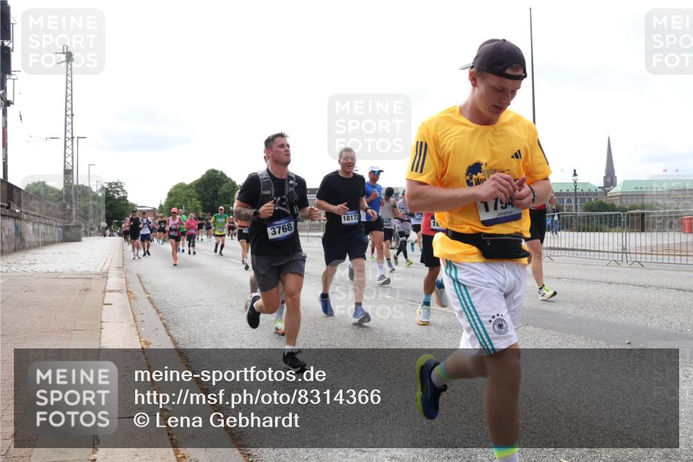 29.06.2025 - hella hamburg halbmarathon Lena Gebhardt http://msf.ph/oto/8314366 29.06.2025 10:22:14 Lombardsbrücke 3768, 18172, 1, 1794, 1003, 1158, 1187, 1191, 1250, 1294, 1419, 1598, 1958, 1963, 2009, 2022, 2063, 2172, 2315, 2351, 2353, 2514, 2529, 2744, 3050, 3108, 3172, 3457, 3458, 3511, 3606, 3768, 3910, 3946, 3995, 4046, 4113, 4114, 4131, 4289, 4366, 4556, 4559, 4829, 4969, 4970, 5079, 5641, 5838, 6030, 6048, 6049, 6303, 6307, 6347, 6676, 6805, 6820, 6826, 6881, 6977, 7075, 7097, 7162, 7672, 7794, 8431, 8511, 8855, 8860, 8884, 8954, 8959, 9002, 9062 meine-sportfotos.de