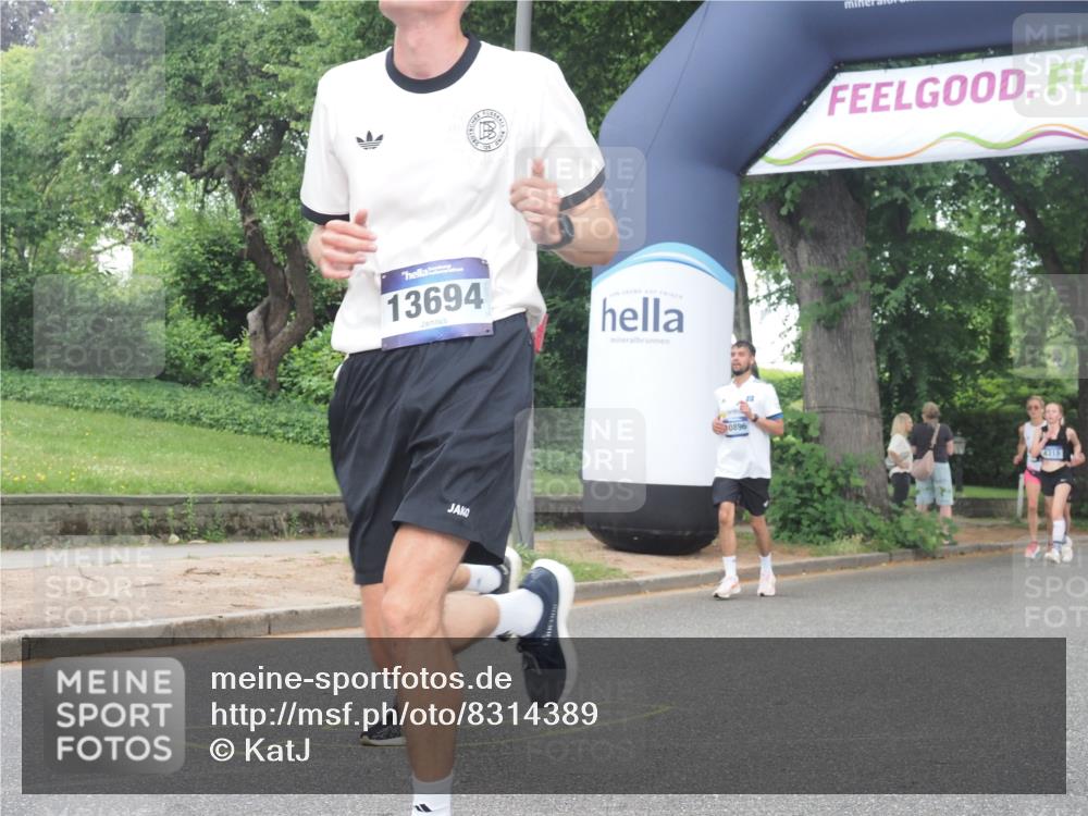 29.06.2025 - hella hamburg halbmarathon KatJ http://msf.ph/oto/8314389 29.06.2025 10:45:09 Zwischen KM18-KM19 2606 meine-sportfotos.de