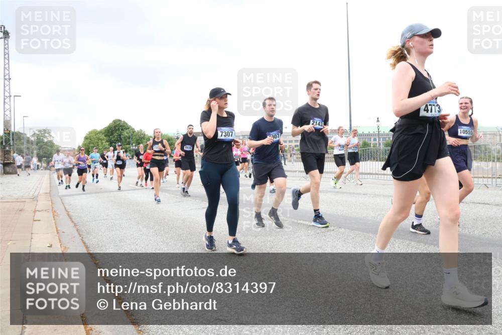 29.06.2025 - hella hamburg halbmarathon Lena Gebhardt http://msf.ph/oto/8314397 29.06.2025 10:56:43 Lombardsbrücke 8939, 7307, 307, 2143, 4713, 10555, 1047, 1113, 1207, 2143, 2307, 2887, 2915, 2932, 2991, 3348, 3387, 3418, 3438, 3485, 3516, 3517, 3520, 3614, 3675, 3676, 3953, 3987, 4083, 4094, 4118, 4568, 4569, 4773, 5237, 5438, 5589, 5693, 5757, 5911, 5944, 6284, 6348, 6349, 6690, 7090, 7307, 7381, 7416, 7417, 7711, 8108, 8150, 8197, 8517, 8606, 8766, 8939, 8943, 9172, 9210, 9383, 9910, 9948, 9953, 10555, 10569, 10571 meine-sportfotos.de