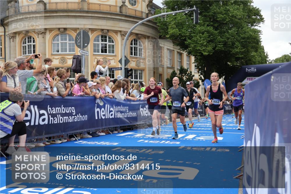 29.06.2025 - hella hamburg halbmarathon Strokosch-Dieckow http://msf.ph/oto/8314415 29.06.2025 10:57:36 Ziel 1239, 1715, 1719, 2236, 2606, 2652, 4502, 5015, 5134, 5457, 5458, 5728, 10133, 12774, 13245, 13523, 14571, 14951, 15217, 15220, 16418, 17455, 17769, 17814, 18388, 18508, 18985 meine-sportfotos.de
