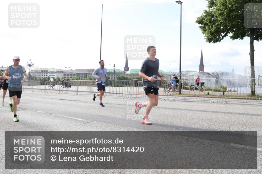 29.06.2025 - hella hamburg halbmarathon Lena Gebhardt http://msf.ph/oto/8314420 29.06.2025 10:12:29 Lombardsbrücke 290, 3262, 453, 1062, 1249, 1610, 1785, 1790, 1850, 1851, 1939, 2531, 2661, 2891, 2963, 2964, 3182, 3248, 3262, 3746, 4453, 4499, 4554, 5150, 5166, 5176, 5597, 5598, 6822, 6871, 6966, 7014, 7474, 7907, 8917, 8971, 9253, 9254, 9405, 9705, 10581, 10685, 11509, 11525, 11581, 12456, 13171, 13566, 13816, 14060, 14196, 14313, 14540, 14863, 14868, 14869, 15012, 15137, 15369, 16379, 16473, 16826, 16911, 16976, 17994, 18178, 18429, 18493, 18655 meine-sportfotos.de