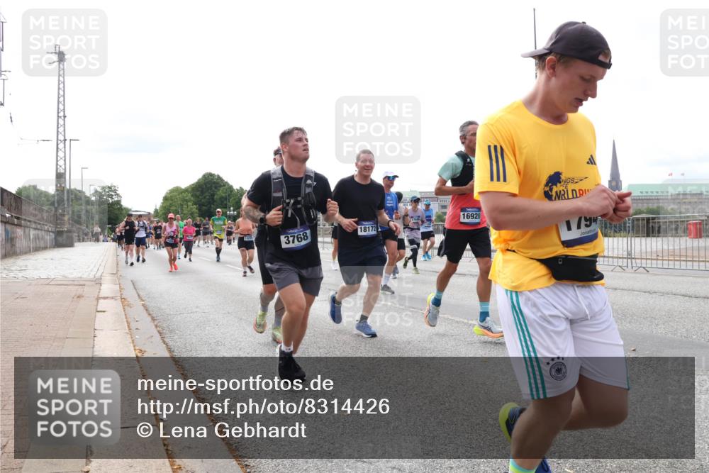 29.06.2025 - hella hamburg halbmarathon Lena Gebhardt http://msf.ph/oto/8314426 29.06.2025 10:22:14 Lombardsbrücke 17696, 3768, 18172, 16920, 1794, 1003, 1158, 1187, 1191, 1250, 1294, 1419, 1598, 1958, 1963, 2009, 2022, 2063, 2172, 2315, 2351, 2353, 2514, 2529, 2744, 3050, 3108, 3172, 3457, 3458, 3511, 3606, 3768, 3910, 3946, 3995, 4046, 4113, 4114, 4131, 4289, 4366, 4556, 4559, 4829, 4969, 4970, 5079, 5641, 5838, 6030, 6048, 6049, 6303, 6307, 6347, 6676, 6805, 6820, 6826, 6881, 6977, 7075, 7097, 7162, 7672, 7794, 8431, 8511, 8855, 8860, 8884, 8954, 8959, 9002, 9062 meine-sportfotos.de