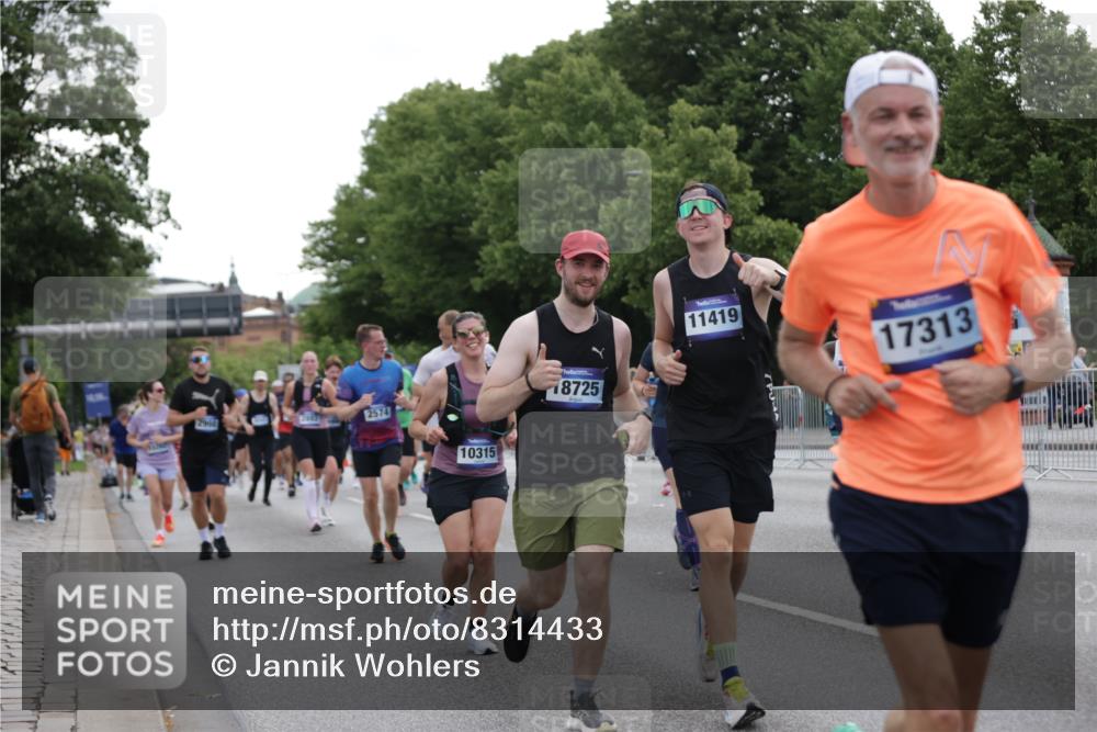 29.06.2025 - hella hamburg halbmarathon Jannik Wohlers http://msf.ph/oto/8314433 29.06.2025 10:38:45 Lombardsbrücke 1760, 2092, 2524, 2534, 2571, 2574, 2843, 2893, 2998, 3727, 3745, 4410, 4523, 4659, 4882, 6062, 6112, 6611, 7341, 7506, 7589, 7815, 8243, 8457, 8783, 9420, 9446, 9974, 9977, 10001, 10072, 10315, 10516, 10696, 11201, 11313, 11533, 12090, 12092, 12391, 12410, 12745, 13060, 13922, 14856, 14871, 14956, 15112, 15262, 15765, 16335, 16382, 16388, 16841, 16869, 16883, 16884, 17313, 17368, 17536 meine-sportfotos.de