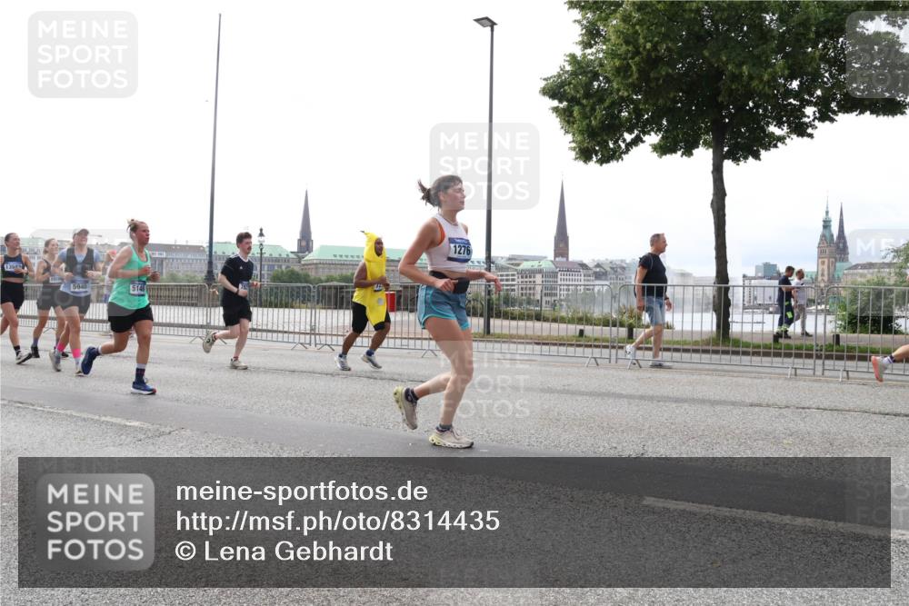 29.06.2025 - hella hamburg halbmarathon Lena Gebhardt http://msf.ph/oto/8314435 29.06.2025 10:37:24 Lombardsbrücke 13582, 5940, 5146, 1276, 1022, 1276, 1337, 1339, 1488, 1490, 1597, 1819, 2016, 2031, 2072, 2104, 2199, 2272, 2480, 2486, 2640, 3127, 3165, 3633, 3714, 4097, 4347, 4733, 5146, 5171, 5186, 5224, 5538, 5560, 5640, 5786, 5790, 5875, 5940, 6172, 6243, 6584, 6804, 6821, 6955, 7085, 7124, 7202, 7235, 7544, 7707, 7777, 7823, 8007, 8257, 8258, 8315, 8758, 8811, 8843, 9054, 9055, 9524, 10506, 12123, 12254, 12472, 12824, 16680, 17798 meine-sportfotos.de