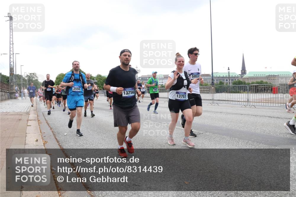 29.06.2025 - hella hamburg halbmarathon Lena Gebhardt http://msf.ph/oto/8314439 29.06.2025 10:47:06 Lombardsbrücke 7412, 2556, 1720, 9691, 13756, 13757, 5953, 1073, 1185, 1286, 1363, 1371, 1375, 1463, 1523, 1593, 1607, 1704, 1720, 1961, 1999, 2162, 2211, 2320, 2327, 2537, 2555, 2556, 2665, 2981, 3277, 3406, 3407, 3734, 3823, 4184, 4202, 4239, 4296, 4325, 4342, 4483, 4806, 4895, 5111, 5114, 5700, 5796, 5953, 6485, 6496, 6740, 6879, 6995, 7073, 7412, 7430, 7431, 7630, 7631, 7827, 8105, 8131, 8477, 8486, 8553, 8684, 8706, 8915, 8953, 8967, 9018, 16987 meine-sportfotos.de