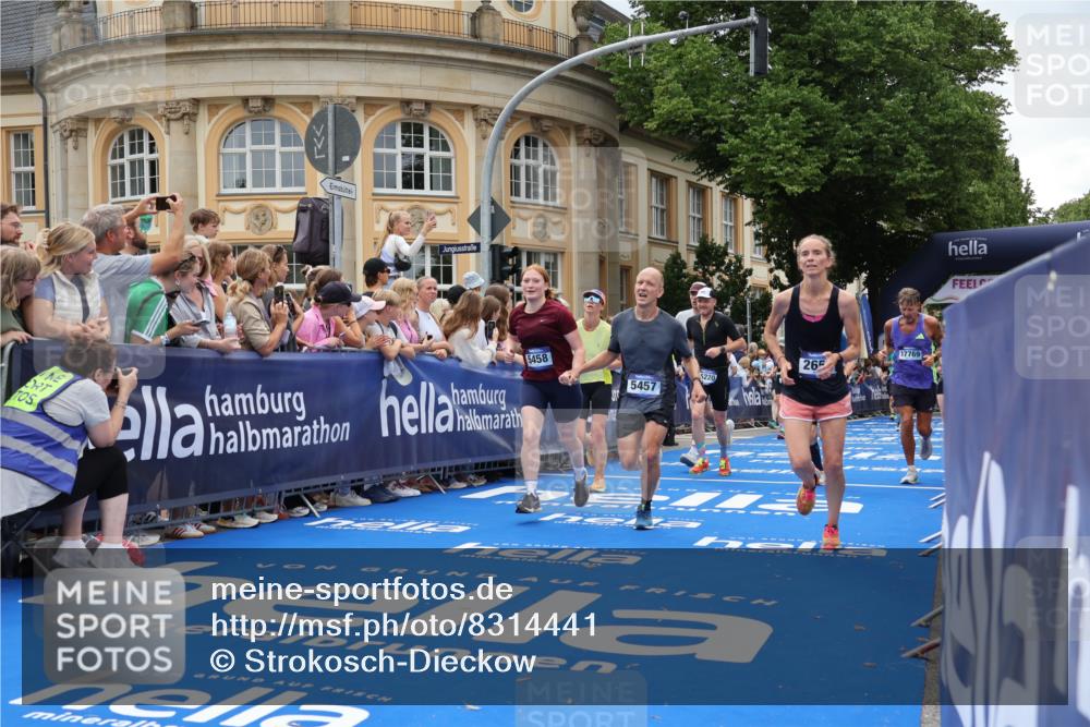 29.06.2025 - hella hamburg halbmarathon Strokosch-Dieckow http://msf.ph/oto/8314441 29.06.2025 10:57:36 Ziel 1239, 1715, 1719, 2236, 2606, 2652, 4502, 5015, 5134, 5457, 5458, 5728, 10133, 12774, 13245, 13523, 14571, 14951, 15217, 15220, 16418, 17455, 17769, 17814, 18388, 18508, 18985 meine-sportfotos.de