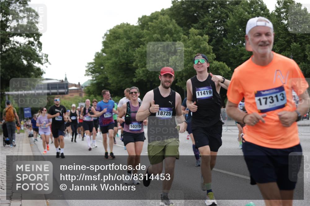 29.06.2025 - hella hamburg halbmarathon Jannik Wohlers http://msf.ph/oto/8314453 29.06.2025 10:38:45 Lombardsbrücke 1760, 2092, 2524, 2534, 2571, 2574, 2843, 2893, 2998, 3727, 3745, 4410, 4523, 4659, 4882, 6062, 6112, 6611, 7341, 7506, 7589, 7815, 8243, 8457, 8783, 9420, 9446, 9974, 9977, 10001, 10072, 10315, 10516, 10696, 11201, 11313, 11533, 12090, 12092, 12391, 12410, 12745, 13060, 13922, 14856, 14871, 14956, 15112, 15262, 15765, 16335, 16382, 16388, 16841, 16869, 16883, 16884, 17313, 17368, 17536 meine-sportfotos.de