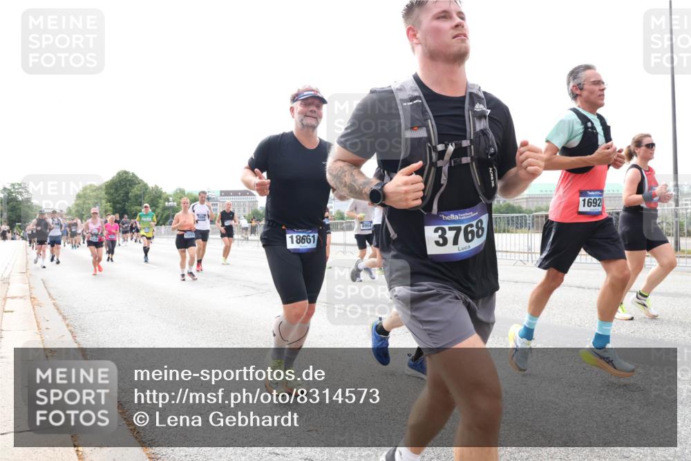 29.06.2025 - hella hamburg halbmarathon Lena Gebhardt http://msf.ph/oto/8314573 29.06.2025 10:22:14 Lombardsbrücke 13255, 18661, 8954, 3768, 1692, 1003, 1158, 1187, 1191, 1250, 1294, 1419, 1598, 1958, 1963, 2009, 2022, 2063, 2172, 2315, 2351, 2353, 2514, 2529, 2744, 3050, 3108, 3172, 3457, 3458, 3511, 3606, 3768, 3910, 3946, 3995, 4046, 4113, 4114, 4131, 4289, 4366, 4556, 4559, 4829, 4969, 4970, 5079, 5641, 5838, 6030, 6048, 6049, 6303, 6307, 6347, 6676, 6805, 6820, 6826, 6881, 6977, 7075, 7097, 7162, 7672, 7794, 8431, 8511, 8855, 8860, 8884, 8954, 8959, 9002, 9062 meine-sportfotos.de