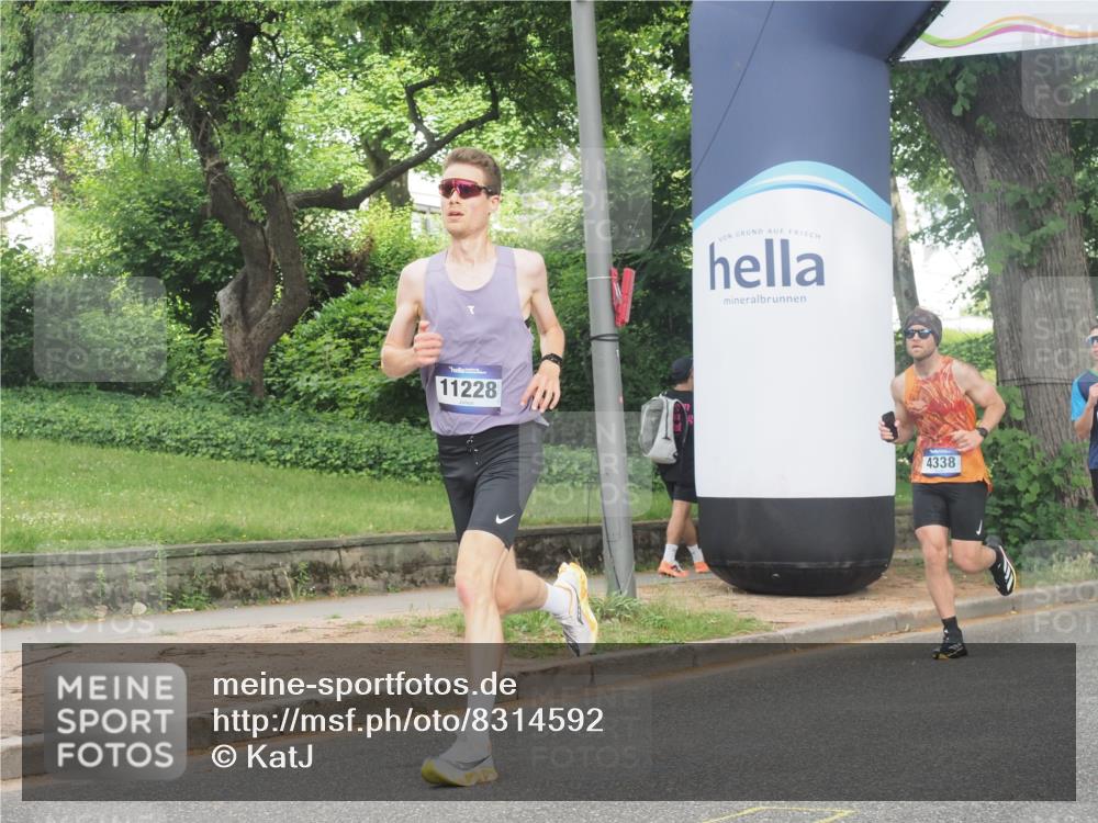 29.06.2025 - hella hamburg halbmarathon KatJ http://msf.ph/oto/8314592 29.06.2025 10:15:42 Zwischen KM18-KM19 4338, 8376 meine-sportfotos.de