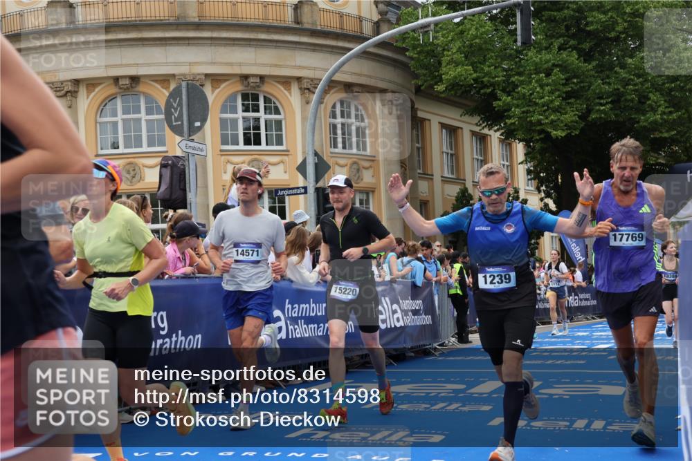 29.06.2025 - hella hamburg halbmarathon Strokosch-Dieckow http://msf.ph/oto/8314598 29.06.2025 10:57:38 Ziel 1239, 1715, 1719, 1972, 2236, 2606, 2652, 4502, 5015, 5134, 5457, 5458, 5728, 7833, 10133, 12440, 12774, 13523, 14571, 14951, 15217, 15220, 16418, 17201, 17455, 17769, 17814, 18388, 18508, 18727, 18985 meine-sportfotos.de