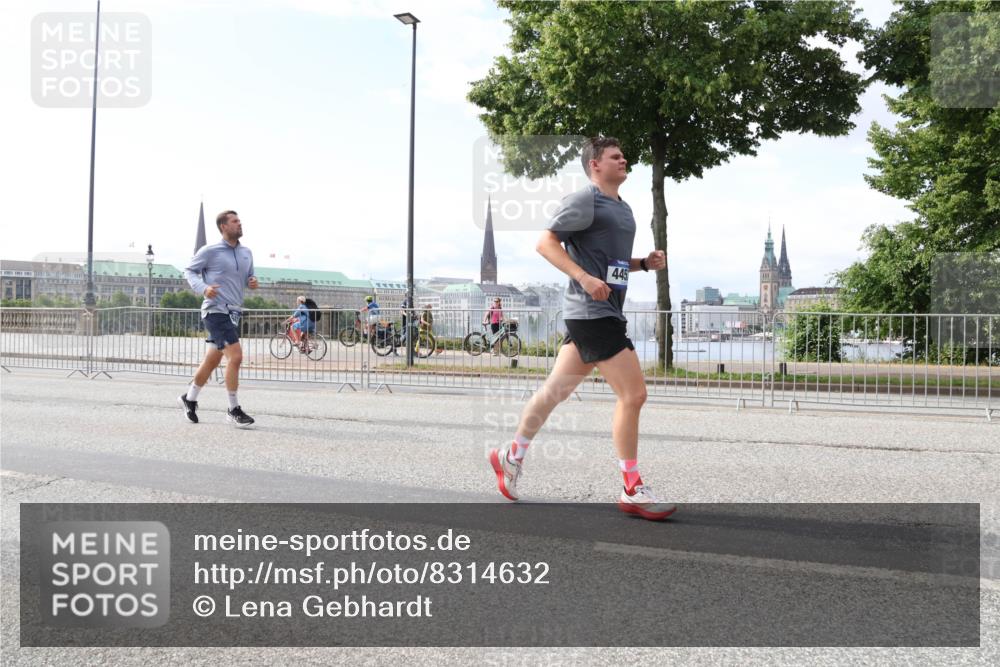 29.06.2025 - hella hamburg halbmarathon Lena Gebhardt http://msf.ph/oto/8314632 29.06.2025 10:12:30 Lombardsbrücke 445, 1062, 1249, 1610, 1785, 1790, 1850, 1851, 1939, 2531, 2661, 2891, 2963, 2964, 3182, 3248, 3262, 3746, 4453, 4499, 4554, 5150, 5166, 5176, 5597, 5598, 6822, 6871, 6966, 7014, 7474, 7907, 8917, 8971, 9253, 9254, 9405, 9705, 10581, 10685, 11025, 11509, 11525, 11581, 12456, 13171, 13566, 13816, 14060, 14196, 14313, 14540, 14863, 14868, 14869, 15012, 15137, 15369, 16379, 16473, 16826, 16911, 16976, 17994, 18178, 18429, 18493, 18655 meine-sportfotos.de