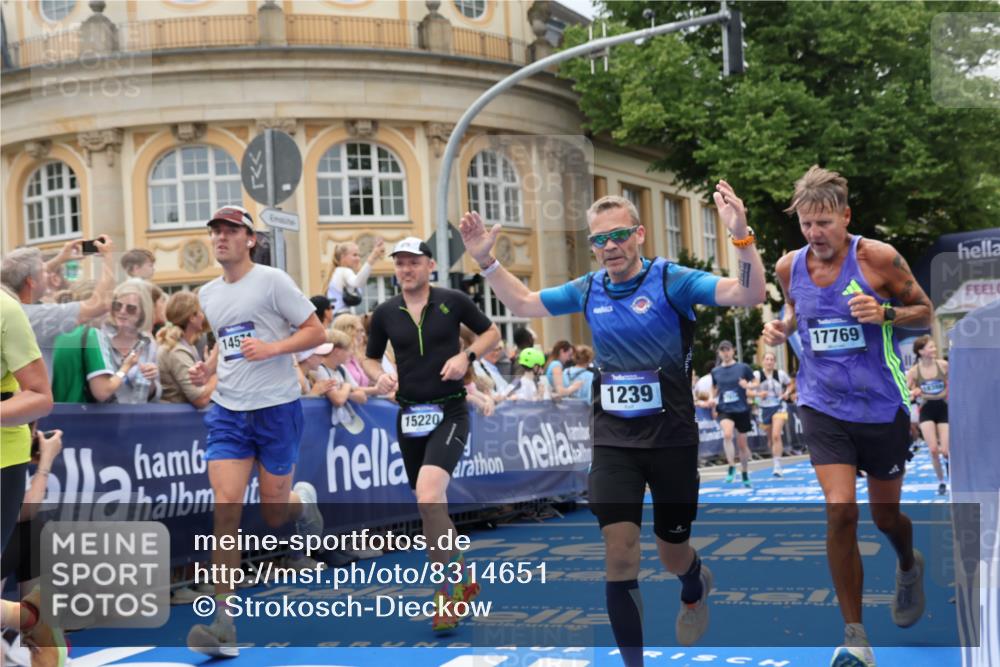 29.06.2025 - hella hamburg halbmarathon Strokosch-Dieckow http://msf.ph/oto/8314651 29.06.2025 10:57:38 Ziel 1239, 1715, 1719, 1972, 2236, 2606, 2652, 4502, 5015, 5134, 5457, 5458, 5728, 7833, 10133, 12440, 12774, 13523, 14571, 14951, 15217, 15220, 16418, 17201, 17455, 17769, 17814, 18388, 18508, 18727, 18985 meine-sportfotos.de