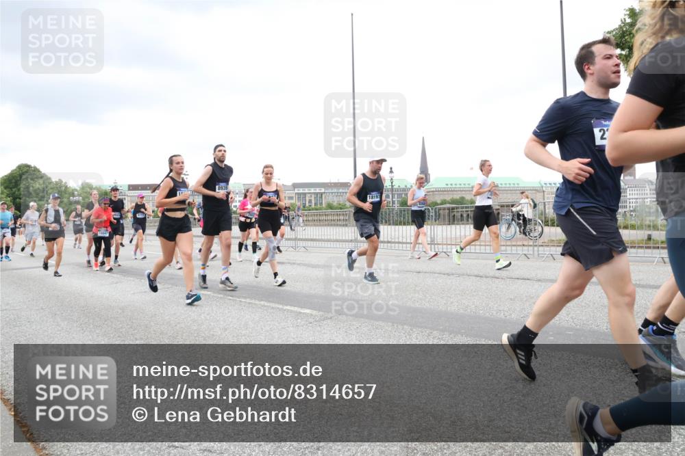 29.06.2025 - hella hamburg halbmarathon Lena Gebhardt http://msf.ph/oto/8314657 29.06.2025 10:56:44 Lombardsbrücke 8939, 18197, 2, 1047, 1113, 1207, 2143, 2307, 2887, 2915, 2932, 2991, 3348, 3387, 3418, 3438, 3485, 3516, 3517, 3520, 3614, 3675, 3676, 3953, 3987, 4083, 4094, 4118, 4568, 4569, 4773, 5237, 5438, 5589, 5693, 5757, 5911, 5944, 6284, 6348, 6349, 6690, 7090, 7307, 7381, 7416, 7417, 7711, 7964, 8108, 8150, 8197, 8517, 8606, 8766, 8939, 8943, 9172, 9210, 9383, 9910, 9948, 9953, 10555, 10569, 10571 meine-sportfotos.de