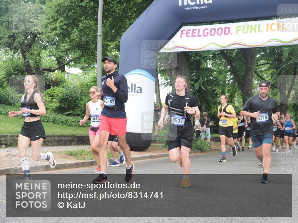 29.06.2025 - hella hamburg halbmarathon KatJ http://msf.ph/oto/8314741 29.06.2025 10:45:13 Zwischen KM18-KM19 4319, 4379, 6531 meine-sportfotos.de